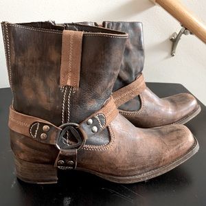 Like new sz 11 Bed Stu booties